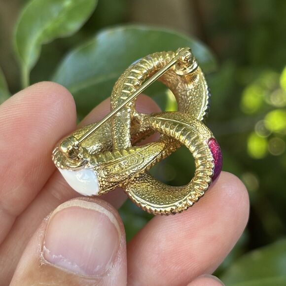 RARE Vintage Ciner Red White Blue Enamel Interlocking Loop Gold Tone Brooch Pin - Picture 6 of 6